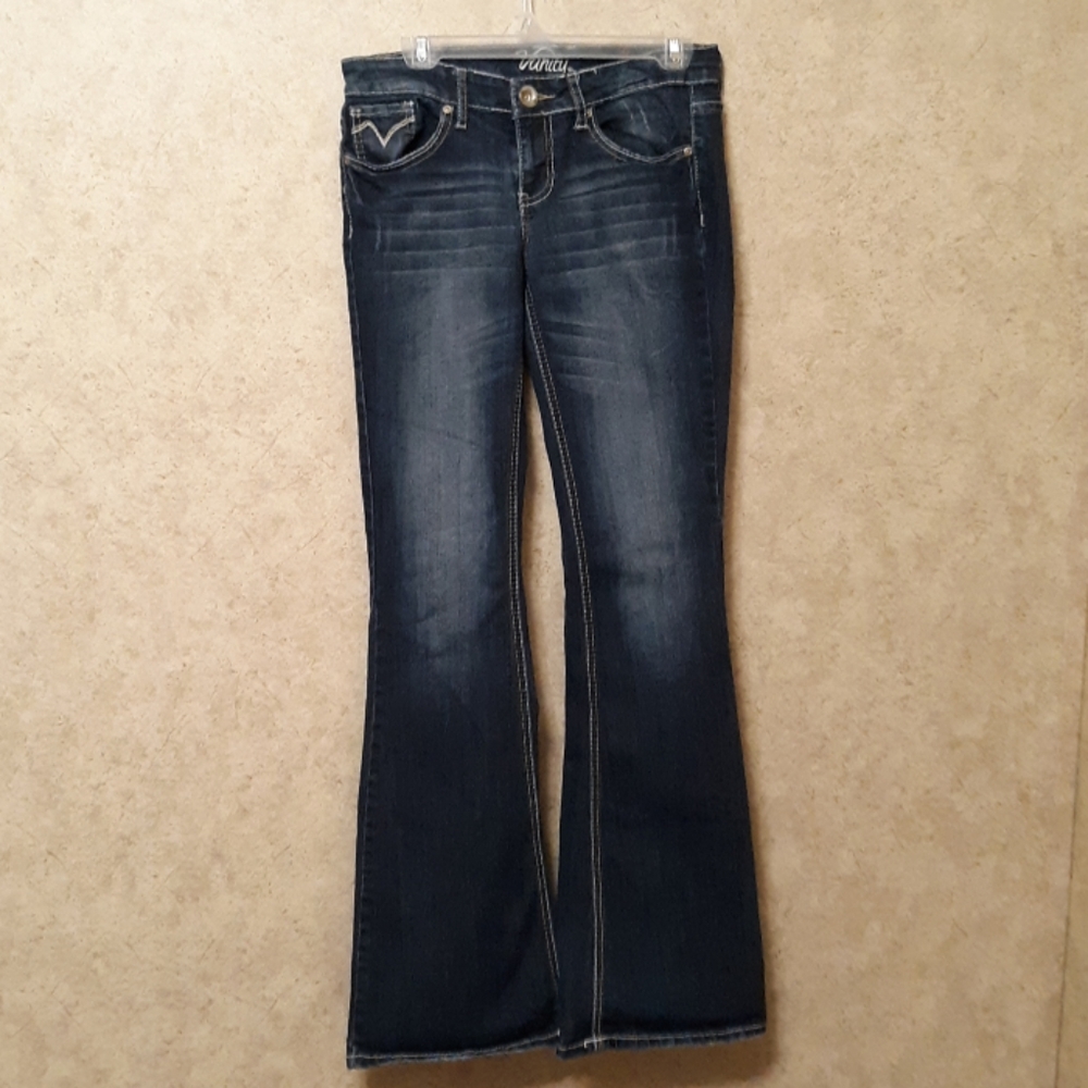 Vanity ladies jeans with detailed pockets.